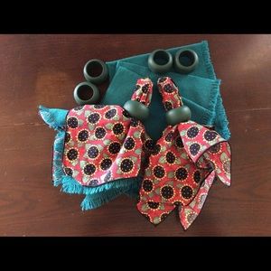 Napkin bundle with six napkin rings